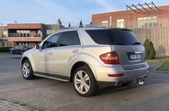 muua-mercedes-benz-ml-300-grand-edition-30-150kw-big-1